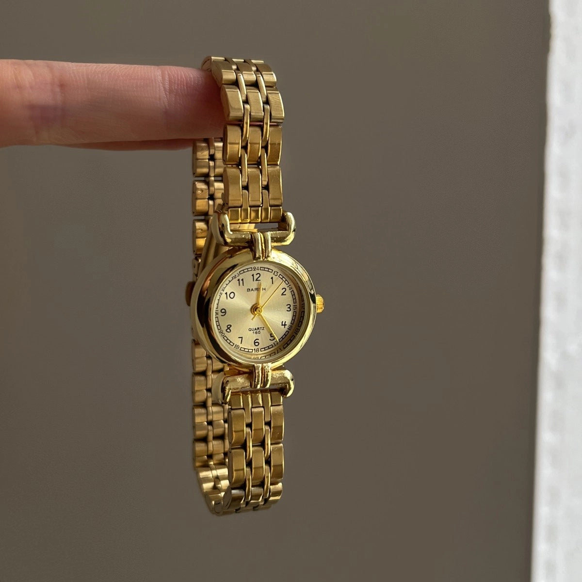 Vintage Square Gold Watch [BBTHUHJ7]