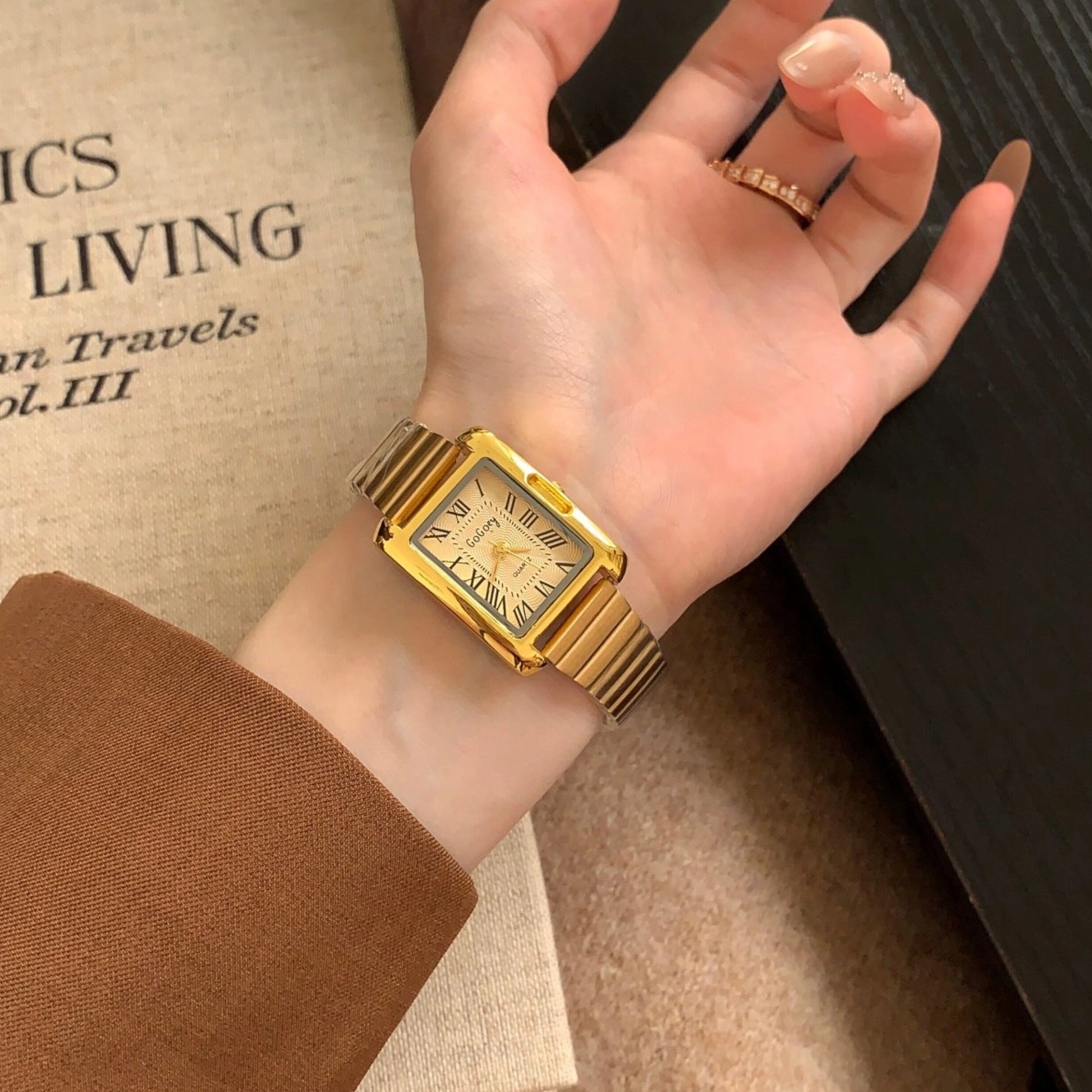 Vintage Square Roman Dial Watch [RMEO3TIQ]