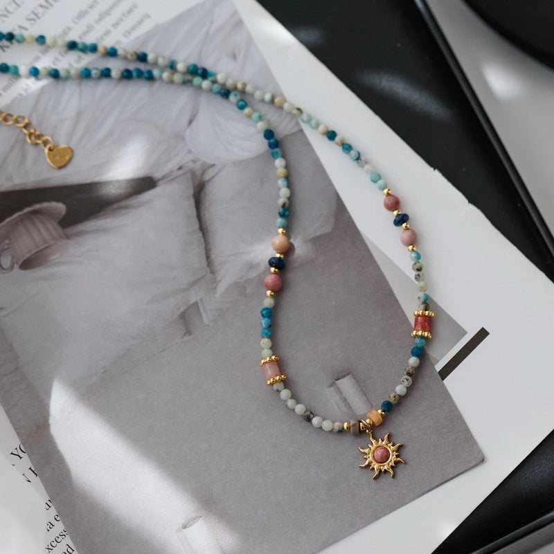 Vintage Sun Pendant Beaded Necklace [23HRX8ZK]