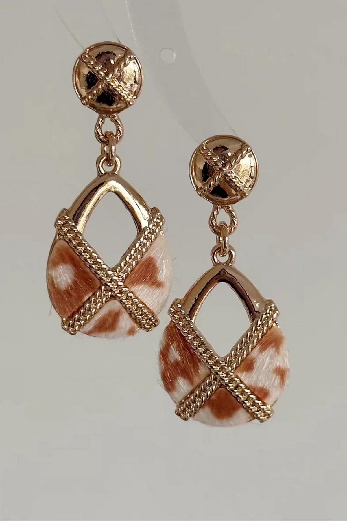 Vintage Teardrop Stud Earrings [FZJ1VBXR]