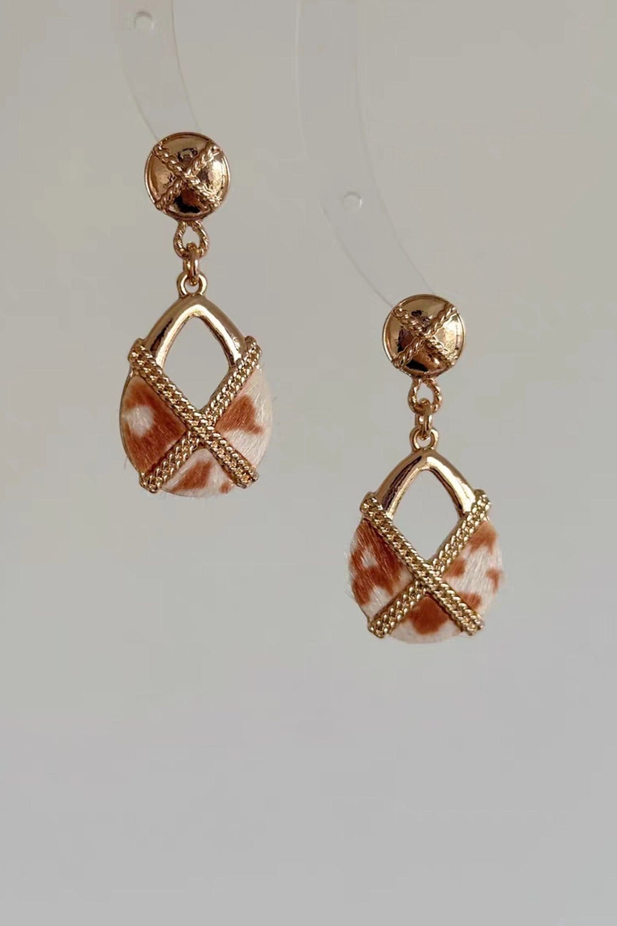 Vintage Teardrop Stud Earrings [N18X0J8O]