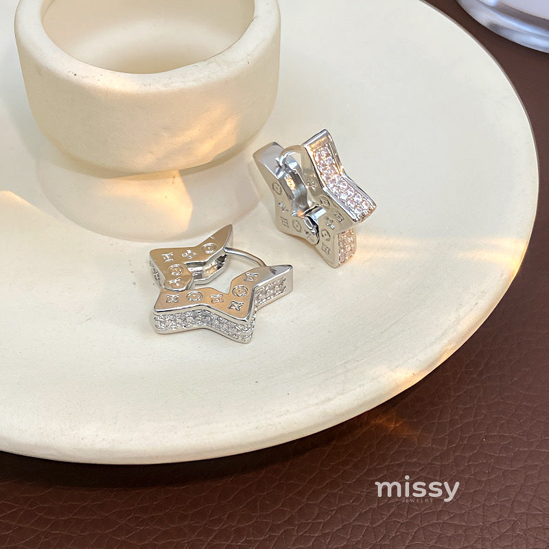 Vivi Star Huggie Earrings [SH3XSEP3]