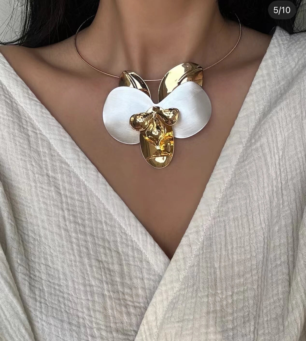 White Enamel Iris Flower Open Bracelet [LBLRESY2]
