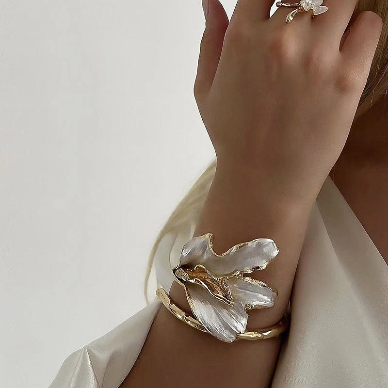 White Enamel Iris Flower Open Bracelet [6DOTOECQ]
