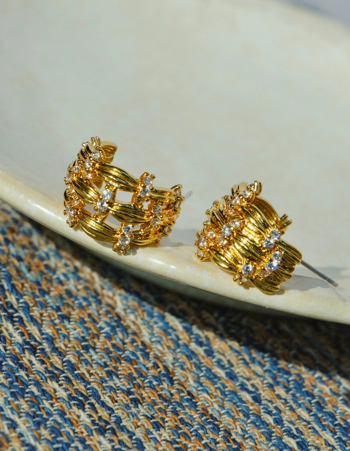 Woven Ribbon C-Ring Hoop Earrings [A4T7SV1F]