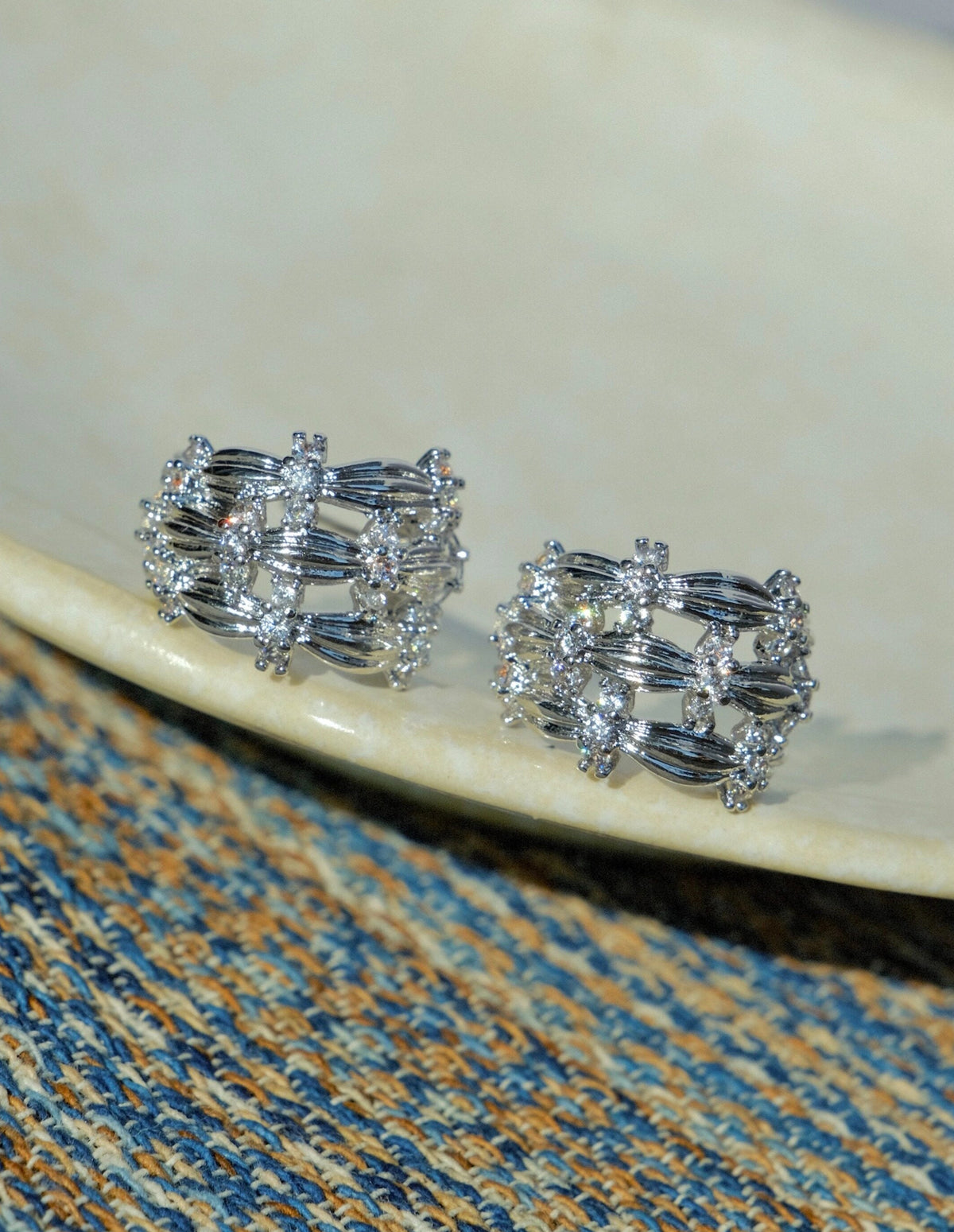 Woven Ribbon C-Ring Hoop Earrings [E8AKI7Q6]