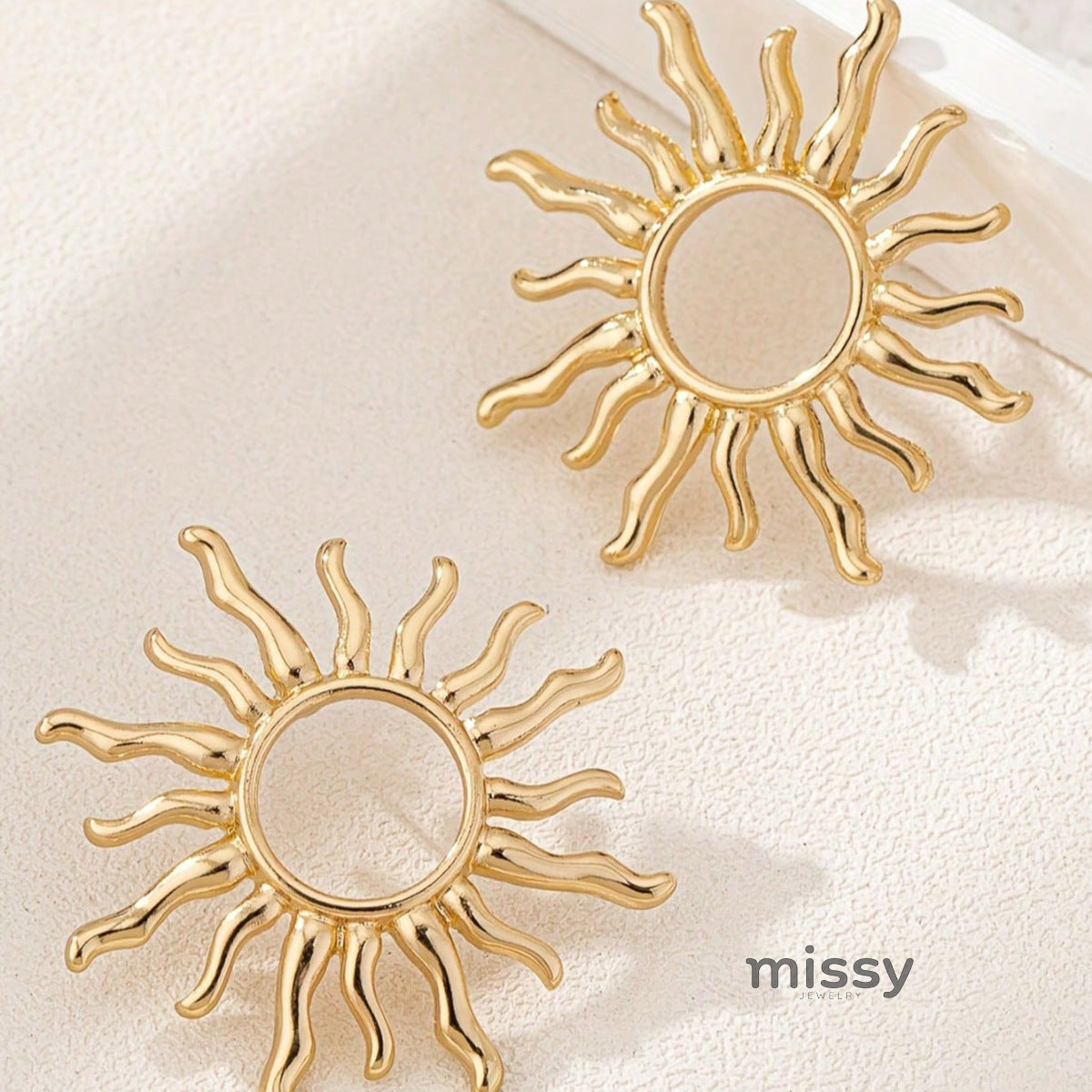 Xandria Golden Sunflower Stud Earrings [I6ID2DRP]