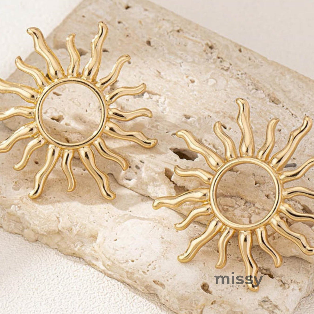 Xandria Golden Sunflower Stud Earrings [DXZPTMOK]