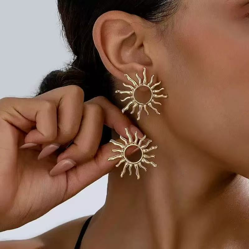 Xandria Golden Sunflower Stud Earrings [DXZPTMOK]