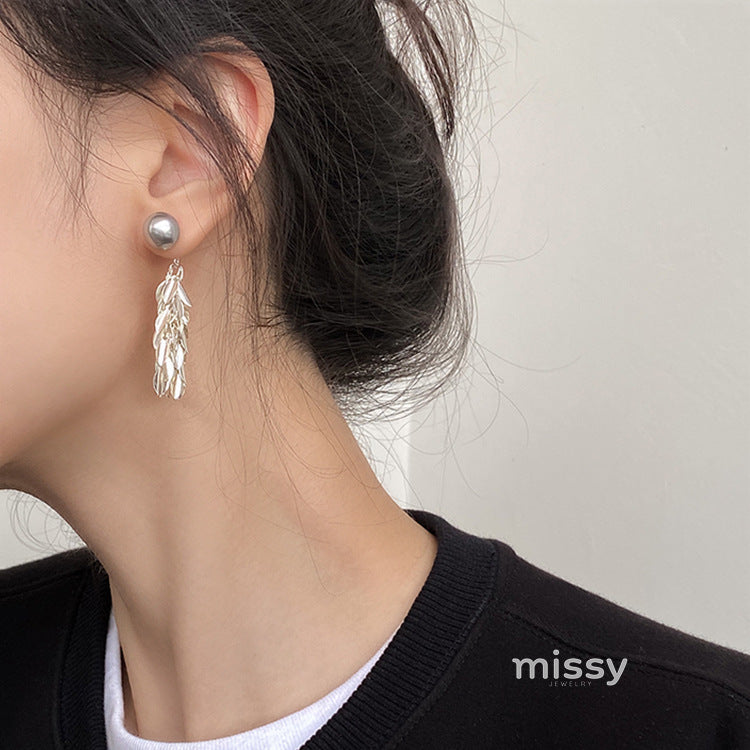 Xitlali Leaf Tassel Stud Earrings [B10UU15O]