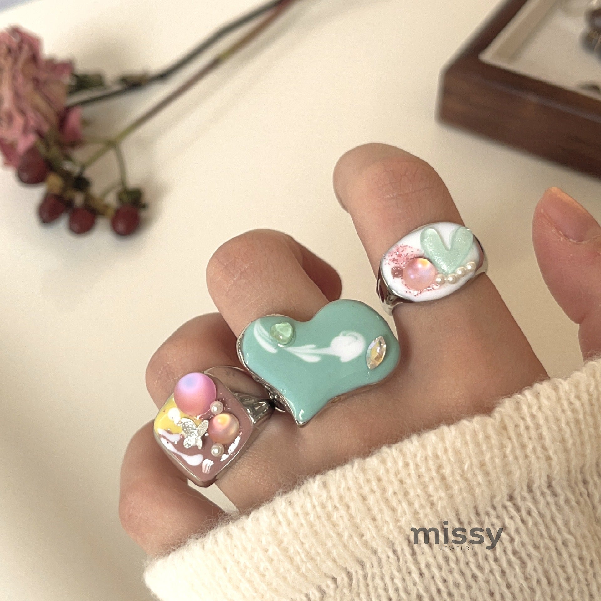Yashvi Sweet Cool Heart Ring [ASZ49KVB]