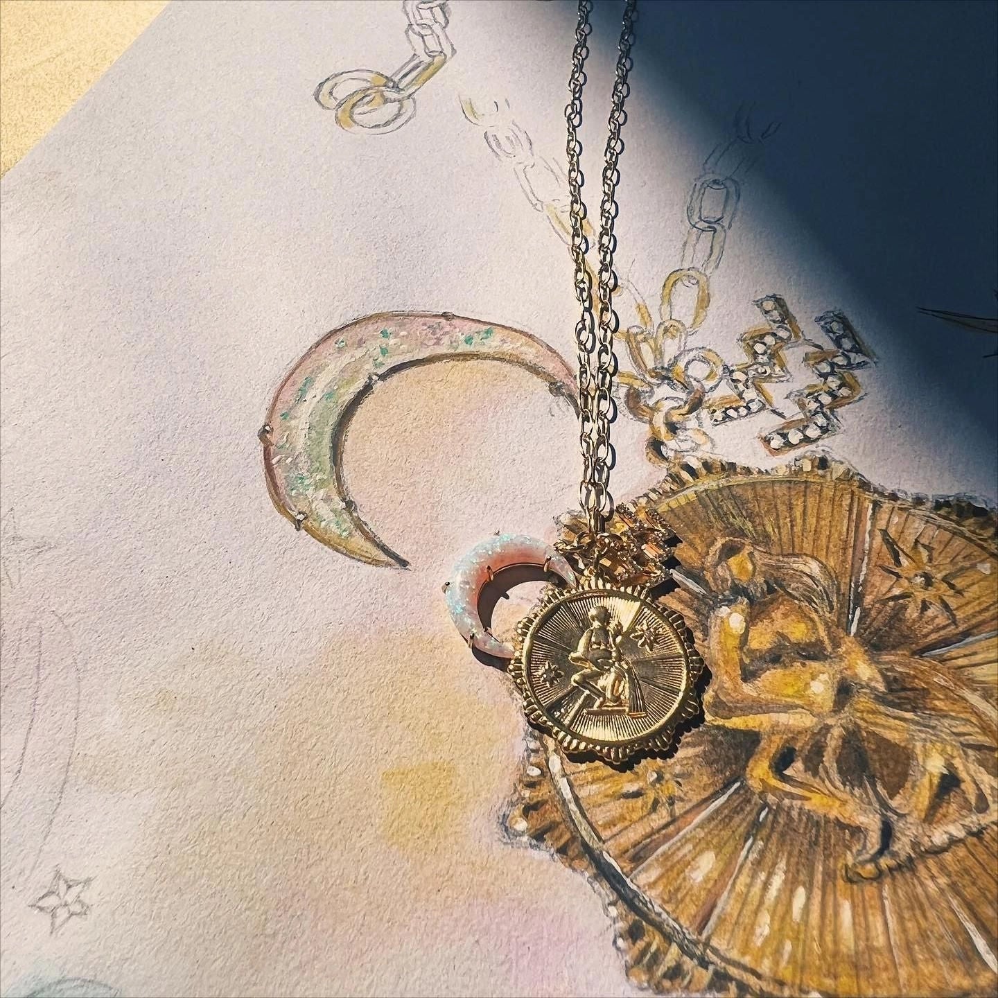 Zodiac Crescent Moon Pendant Necklace [9TG1LO5T]