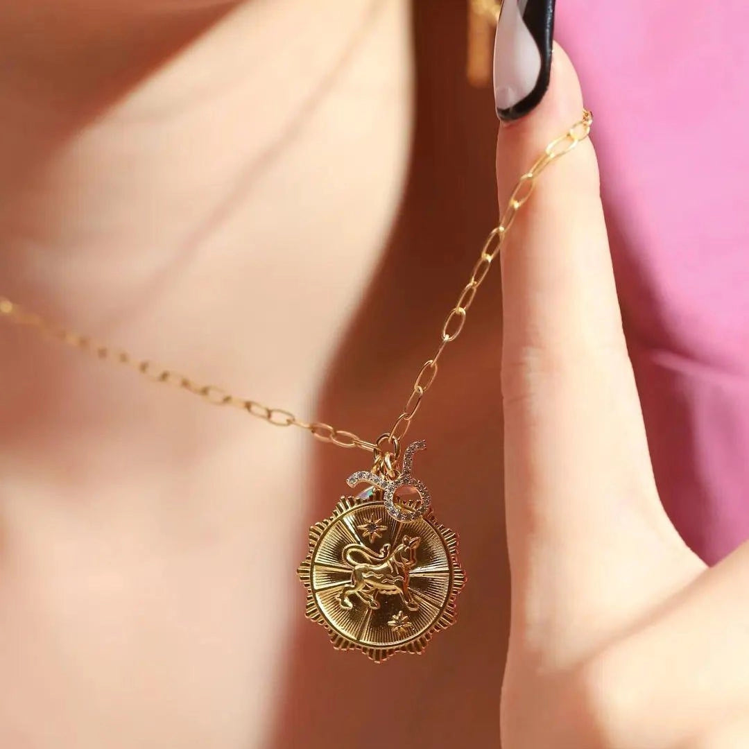 Zodiac Crescent Moon Pendant Necklace [DVQAL6S0]