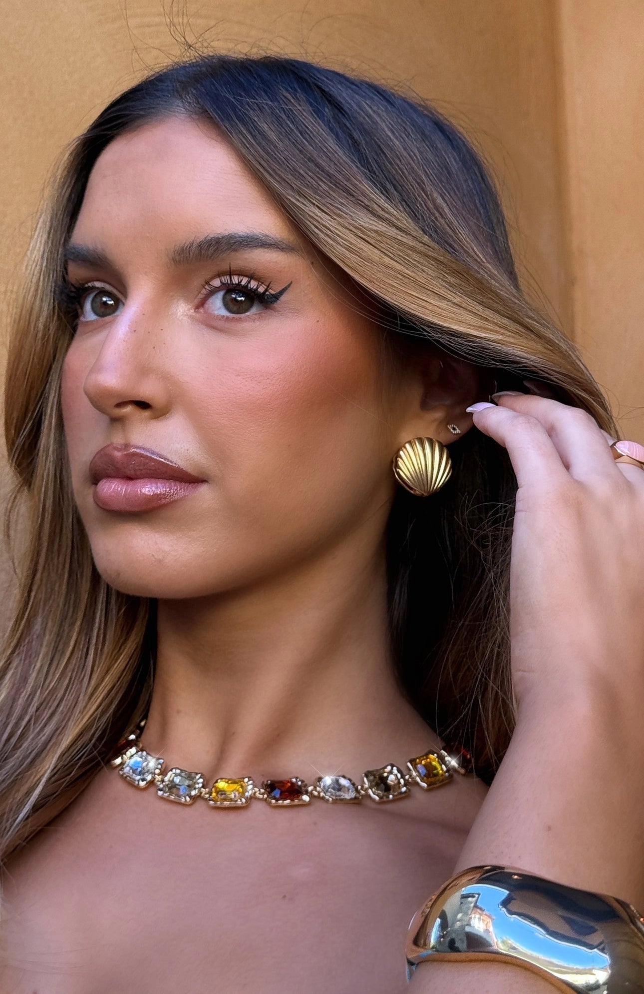 Missy Jewelry Zulema Shell Huggie Earrings